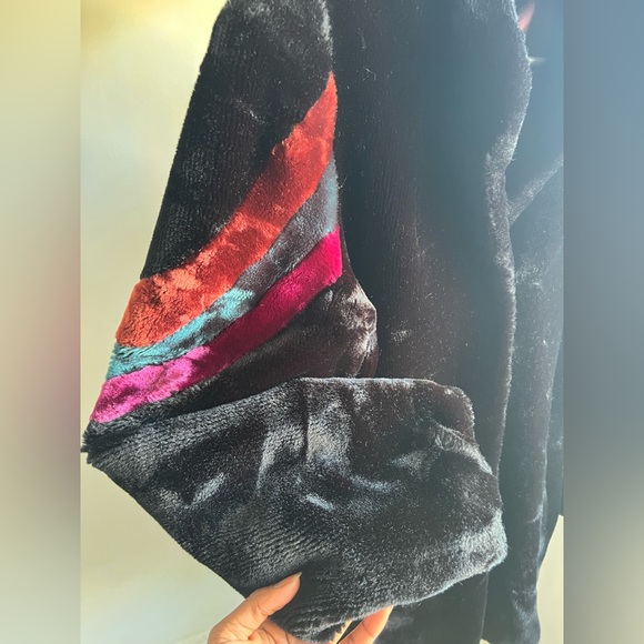 Retro Black Faux Fur Long Sleeve Hook Closure Coat - Picture 6 of 9